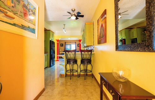 Mandeville Apartamento | Spacious 2-bedroom apartment in Mandeville with hot tub ,WiFi and private garage
