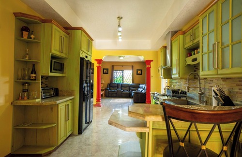 Mandeville Apartamento | Spacious 2-bedroom apartment in Mandeville with hot tub ,WiFi and private garage