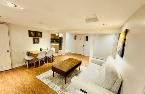 Brampton Casa | Spacious 2-Bedroom Apartment Near Pearson Airport – Perfect for Families and Groups
