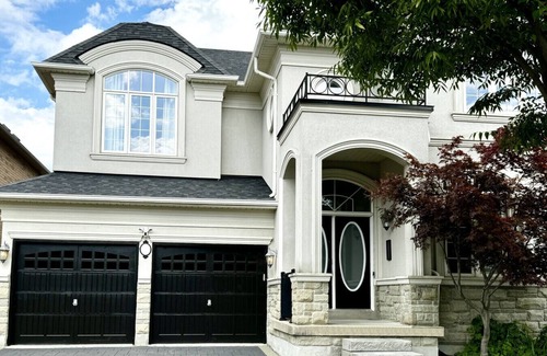 Brampton Casa | Spacious 2-Bedroom Apartment Near Pearson Airport – Perfect for Families and Groups