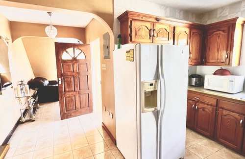 Salt Gut Apartamento | Spacious 2 Bedroom Apartment located in Boscobel, 5 minute drive to Ochi Airport