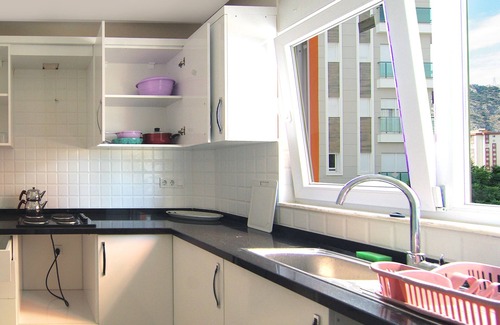 Sarsu Mahallesi Apartamento | Amplio apartamento de 2 dormitorios con gran cocina y vistas a la montaña.