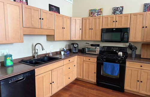 Allegan Apartamento | Spacious 2-bedroom apartment in Allegan with WiFi and AC