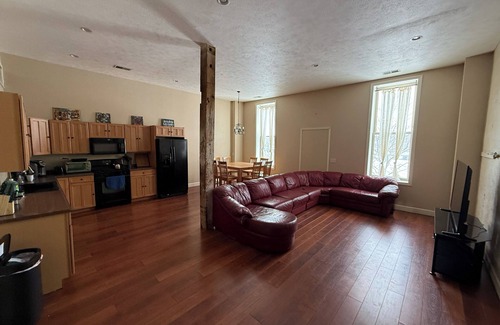Allegan Apartamento | Spacious 2-bedroom apartment in Allegan with WiFi and AC