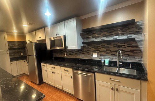 Woodmore Apartamento | Spacious 2-bedroom apartment in charming Bowie with WiFi,, new bthrm, w/d,& kit