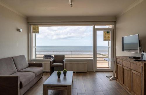 Mariakerke Apartamento | Spacious 2-Bedroom Apartment with Breathtaking Sea View T68