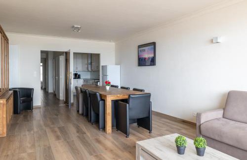 Mariakerke Apartamento | Spacious 2-Bedroom Apartment with Breathtaking Sea View T68