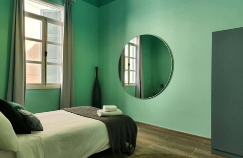 Mar Mikhael Apartamento | Spacious 2 Bedroom Apt, 24/7 power