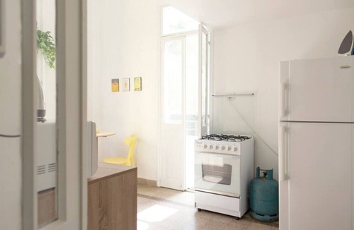 Mar Mikhael Apartamento | Spacious 2 Bedroom Apt, 24/7 power