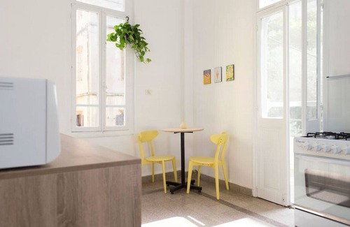 Mar Mikhael Apartamento | Spacious 2 Bedroom Apt, 24/7 power