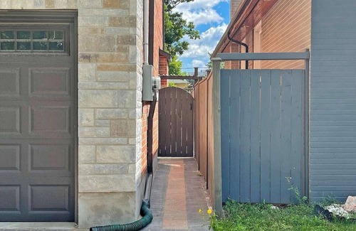 Kennedy Park Apartamento | Spacious 2 Bedroom Basement