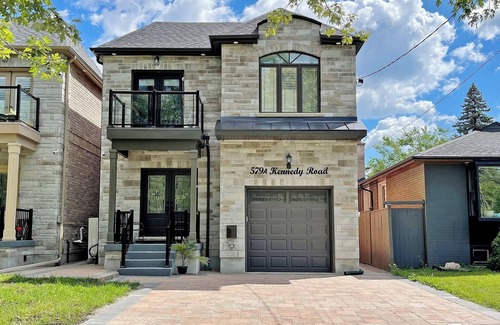Kennedy Park Apartamento | Spacious 2 Bedroom Basement