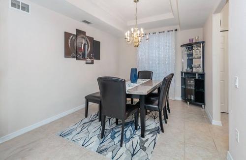 Palmer Ranch Condominio | Spacious 2 bedroom+ den condo in Arielle on Palmer Ranch condominiums for rent