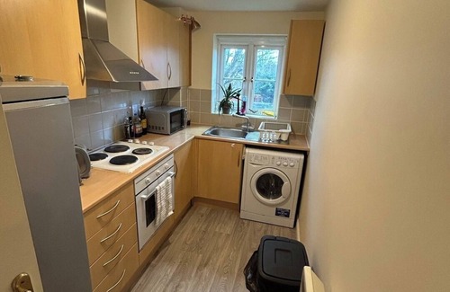 Newbury Apartamento | Spacious 2-Bedroom Flat Near Shops and Transport