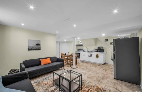 Newtonbrook Casa | Spacious 2 Bedroom Guest Suite in North York