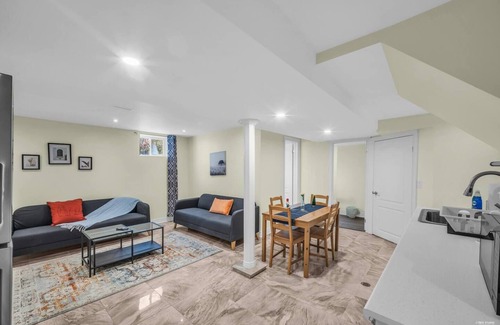 Newtonbrook Casa | Spacious 2 Bedroom Guest Suite in North York