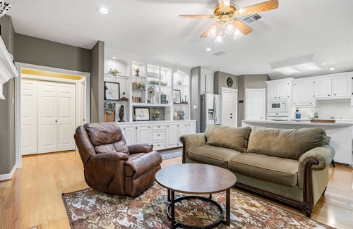 Magnolia Casa | Spacious 2 bedroom Magnolia retreat on 13 acres.