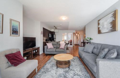 Fort York Apartamento | Spacious 2 Bedroom plus Den, 2 Bath, Sleeps 5 with Balcony and Lakeview Downtown Toronto Condo