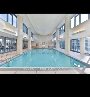 Fort York Apartamento | Spacious 2 Bedroom plus Den, 2 Bath, Sleeps 5 with Balcony and Lakeview Downtown Toronto Condo
