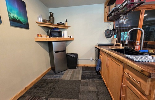 Fairbanks Casa | Spacious 2 bedroom, sleeps 12, indoor hottub, beautiful location for Aurora!