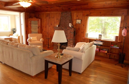 Raymond Casa | Spacious 2 Bedroom Summer Home on Picturesque Panther Pond