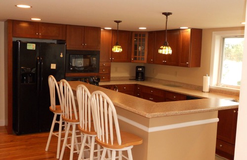 Raymond Casa | Spacious 2 Bedroom Summer Home on Picturesque Panther Pond