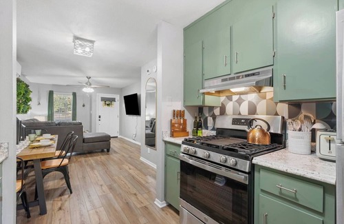 Northeast Pensacola Casa | Spacious 2 bedroom townhouse completely remodeled with all the amenities