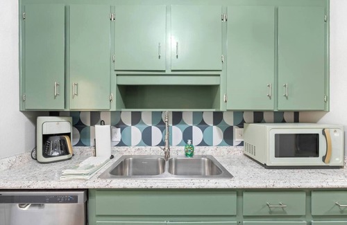 Northeast Pensacola Casa | Spacious 2 bedroom townhouse completely remodeled with all the amenities