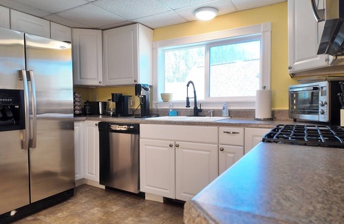 Concord Apartamento | Spacious 2-bedroom Top Unit w/ Laundry 5 Mins to Downtown Concord