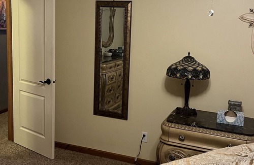 Cedar Rapids - Iowa City Casa | Spacious 2 bedroom 2 bath house . Quiet and friendly neighborhood