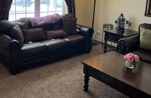 Cedar Rapids - Iowa City Casa | Spacious 2 bedroom 2 bath house . Quiet and friendly neighborhood