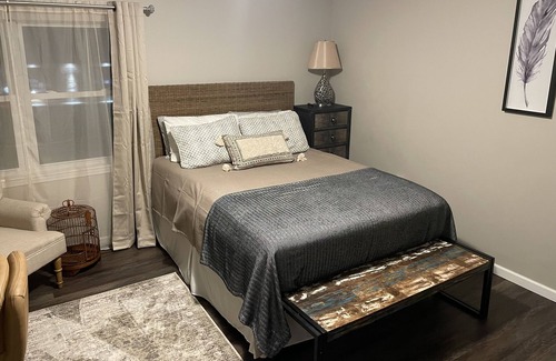 Cross Lanes Apartamento | Spacious 2-bedroom apartment in convenient Cross Lanes with WiFi, AC