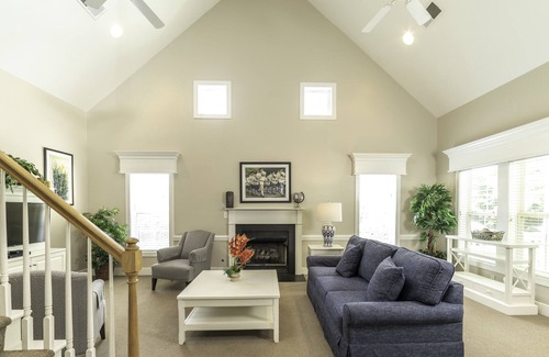 Lackey Cabaña | Spacious 2 bedroom/2 bath Cottage minutes to Water Country and Busch Gardens