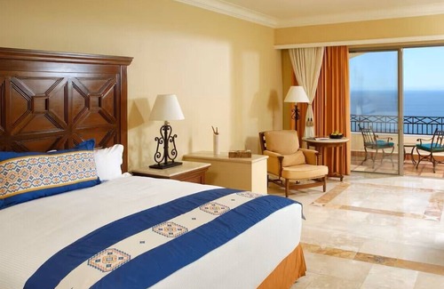 Paraíso Escondido Complejo | Spacious 2 BR, 2 Bath Presidential Suite w/Ocean View Balcony – Sleeps 8