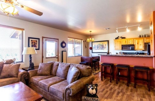 Show Low Condominio | Elegantes 2 dormitorios / 2 baños con excelentes vistas cerca de Fool Hollow Lake
