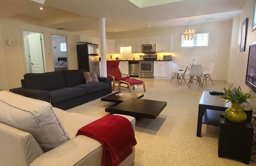 Richmond Hill Casa | 2 Bdrm, Kitchen, Laundry, Weekly - Monthly Discount
