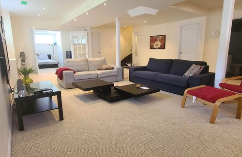 Richmond Hill Casa | 2 Bdrm, Kitchen, Laundry, Weekly - Monthly Discount