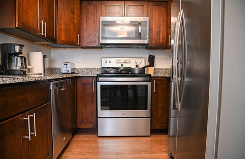 Midtown Apartamento | Spacious 2 BR Apartment 10 Minutes From Downtown in The Heart of Midtown