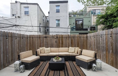 Spring Garden Condominio | Spacious 2 BR Fairmount-Francisville Flat