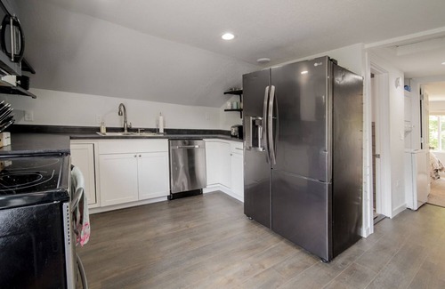 Rochester Casa | Spacious 2 BR Flamingo Suite - Minutes from Mayo!