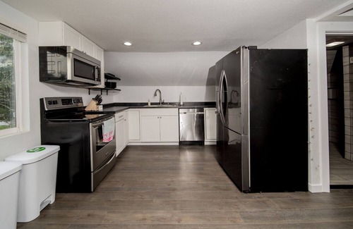 Rochester Casa | Spacious 2 BR Flamingo Suite - Minutes from Mayo!