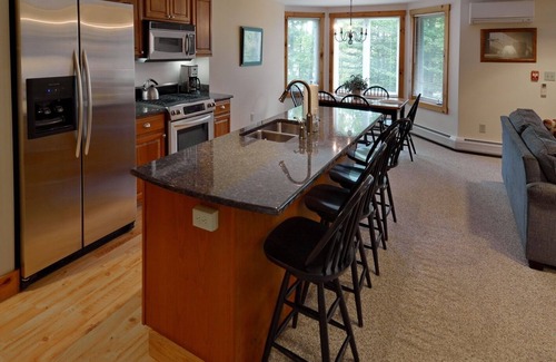 North Troy Condominio | Hermoso 2-BR Ski-in, Ski-out Village Condo en Jay Peak, justo en las laderas!
