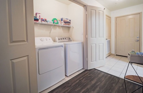 Wright Apartamento | SPACIOUS 2 BR ONLY A SHORT DRIVE FROM LOCAL BEACHES, BASES AND ATTRACTIONS