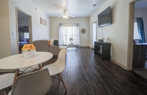 Wright Apartamento | SPACIOUS 2 BR ONLY A SHORT DRIVE FROM LOCAL BEACHES, BASES AND ATTRACTIONS