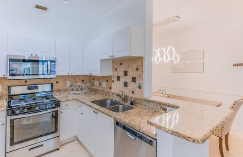 Clearwater Condominio | Spacious, 2 king bedrooms, ground floor condo in Grand Venezia Resort + Garage!