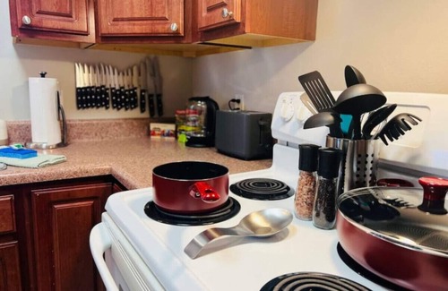 Navarre Apartamento | Spacious, 2 King Beds, 6 Sleeper, 4 mi. From Beach