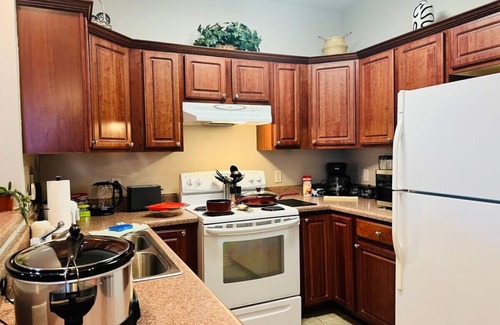 Navarre Apartamento | Spacious, 2 King Beds, 6 Sleeper, 4 mi. From Beach