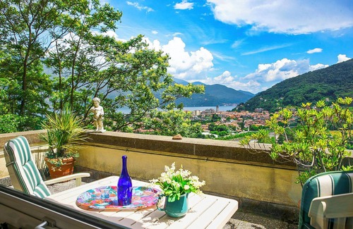 Cannobio Apartamento | Amplio apartamento de 2 habitaciones con balcón y vista panorámica al lago.