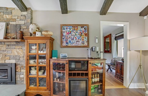 Stratton and Bromley Ski Areas Casa | Spacious 2-story home w/ hot tub, screened-in porch, firepit, and BBQ