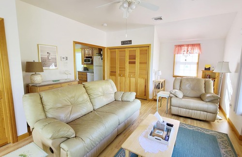 Wellfleet Casa | Nuevo listado - Amplia casa 2BD - A / C, cerca de Cape Cod Rail Trail y Marconi Beach.